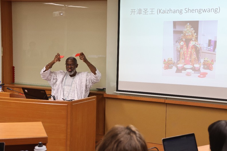 Prof. Matory noted that he formed a spiritual connection with Kaizhang Shengwang through the ritual of divination blocks.